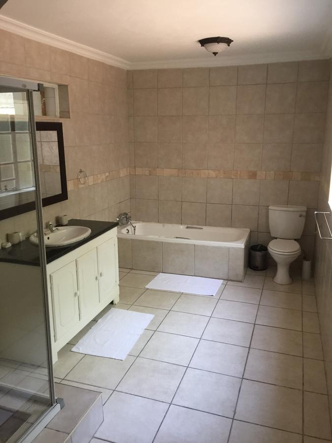 Summerview Guest Lodge Johannesburg Bagian luar foto